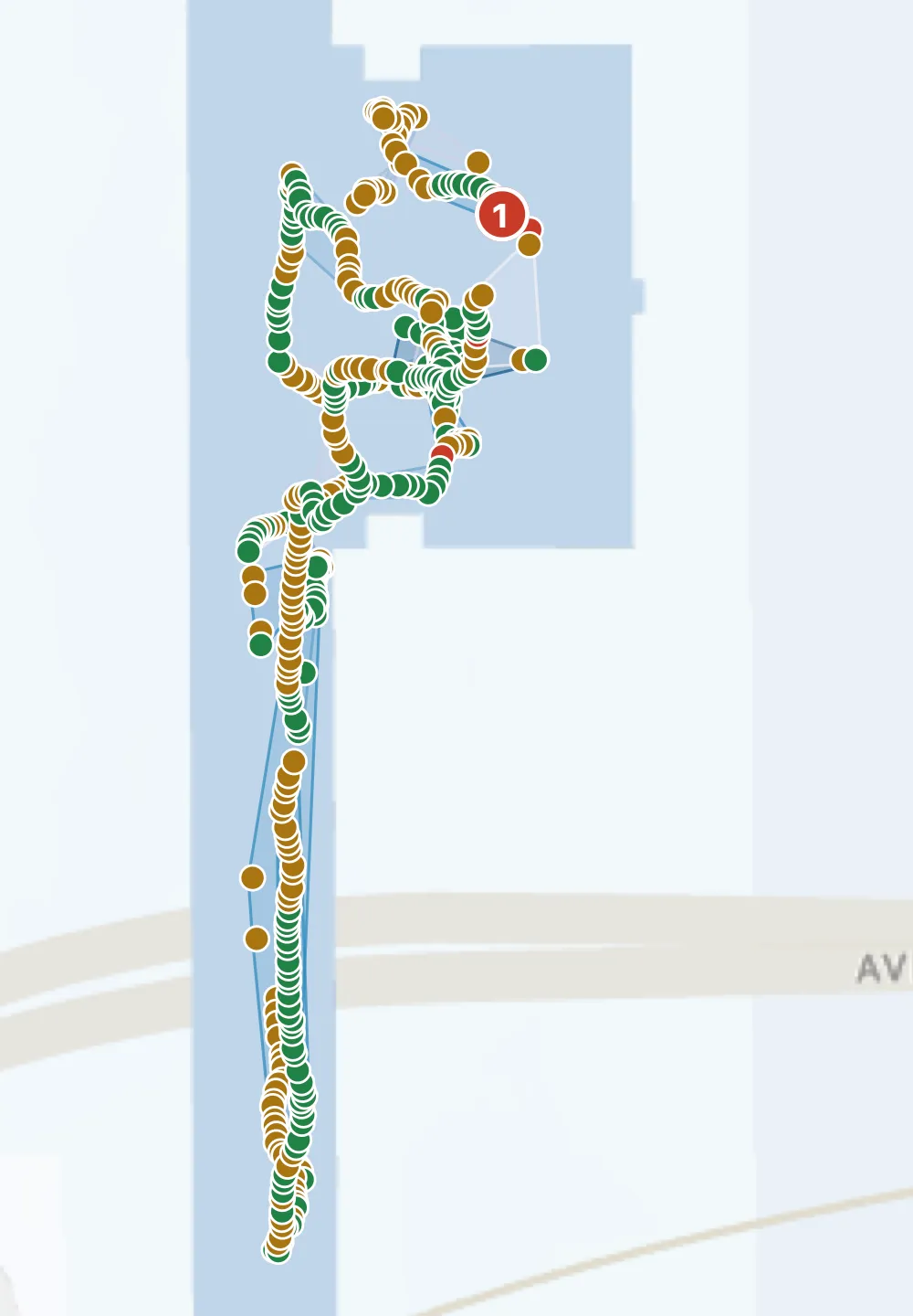 Map of an airport terminal walk, with test points coloured against the requirement and a numbered finding where the signal dropped below the minimum.